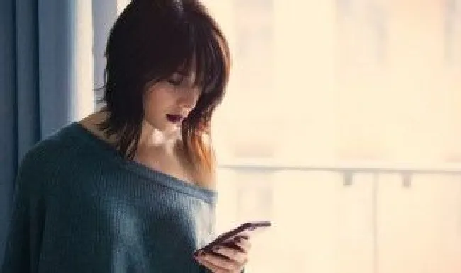 手机打电话听不到声音是怎么回事 手机打电话听不到声音是怎么回事免提不行
