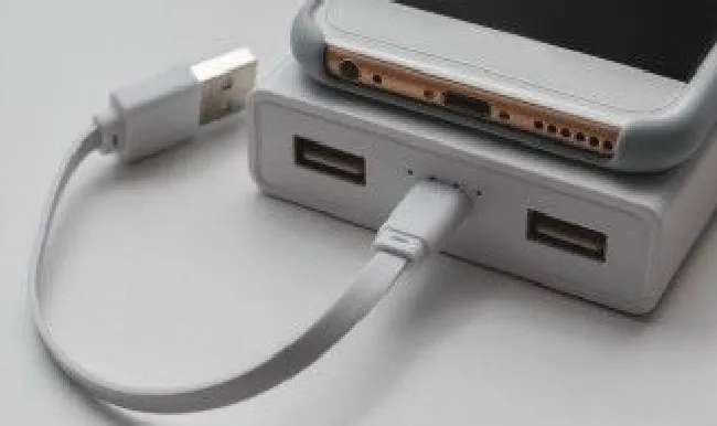 白色的数据线变黑了怎么洗干净 数据线变黑怎么清洗