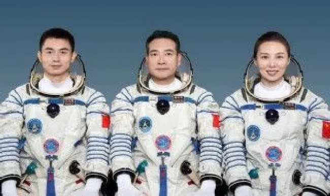 中国第一次载人航天员是谁 中国第一位载人航天员是谁