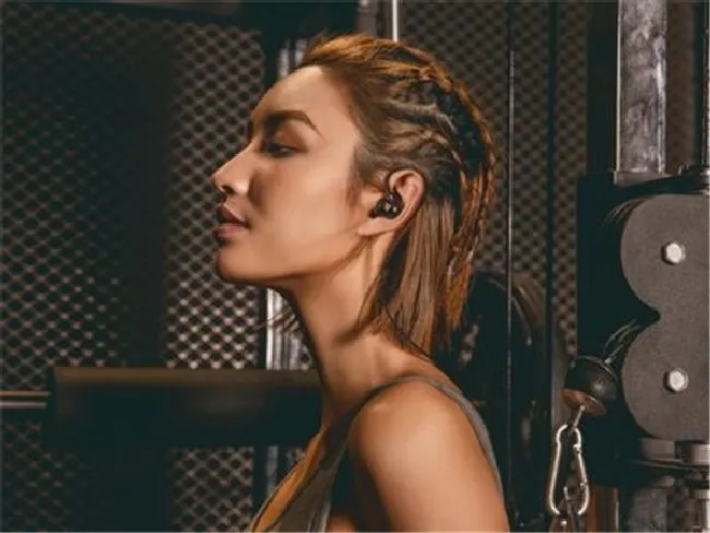 漫步者W688BT蓝牙耳机怎么戴