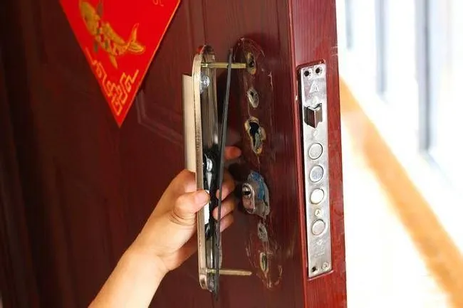 青松沃德指纹锁智能锁拆锁教程
