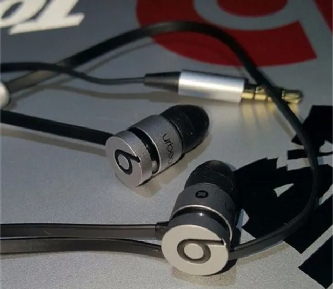 Beats urBeats智能耳机带麦克风吗