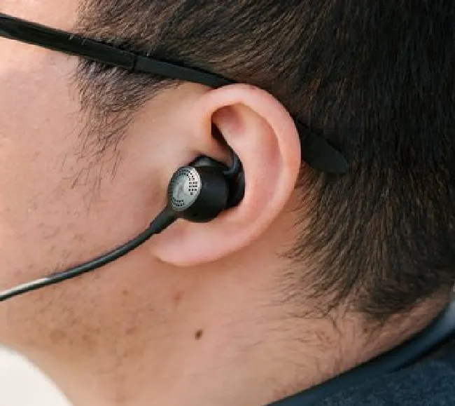  Bose QuietControl 30耳机佩戴教程