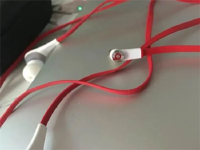 beats urbeats的线控麦克风如何使用