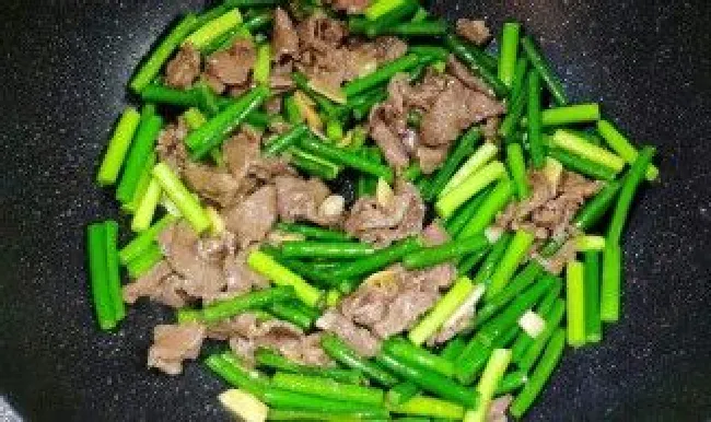 青蒜炒牛肉丝窍门 青蒜炒牛肉丝的做法教程