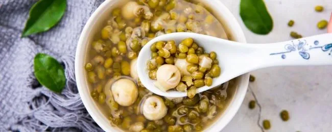 莲子和什么搭配对身体好 莲子相克的食物