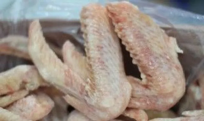 冷冻鸭翅上的毛怎么弄（冷冻鸭翅毛孔上的毛怎么弄）