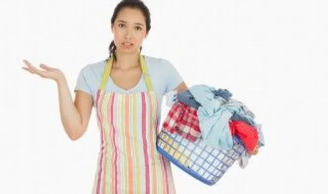 油滴在衣服上怎么洗掉（衣服有油用什么洗掉）