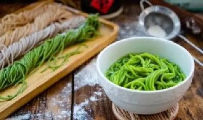 绿色面用什么汁和面 绿色面食用什么汁