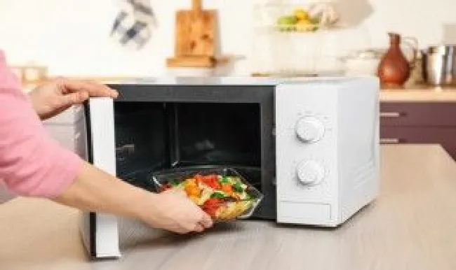 速冻油炸食品可以放微波炉吗（速冻油炸食品可以用微波炉吗）