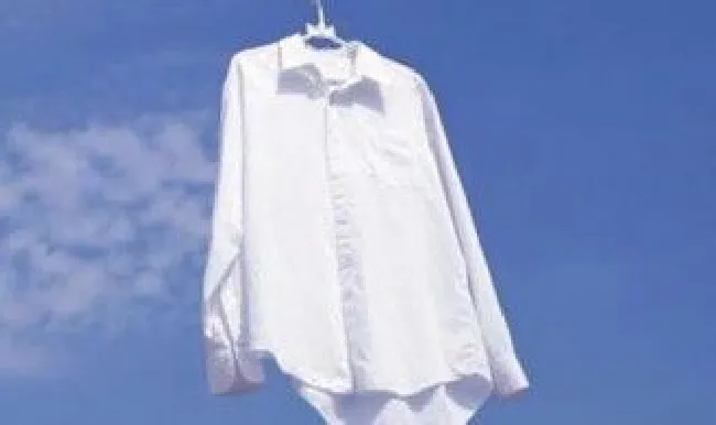 刚买的深色衣服用盐水泡多久 深色衣服洗之前用盐泡多久