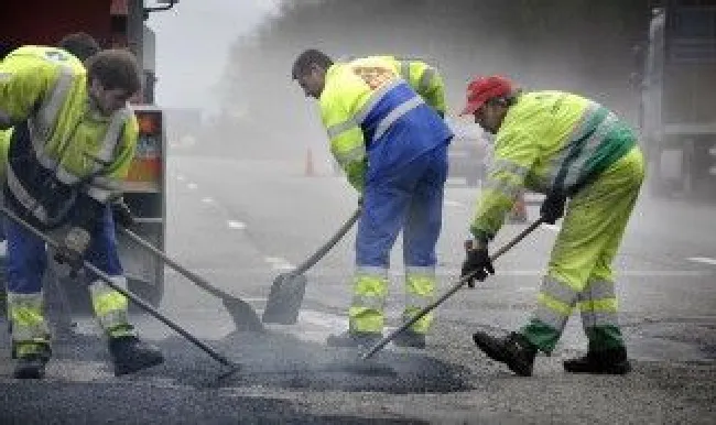 沥青路和柏油路的区别 为什么水泥路要改沥青路