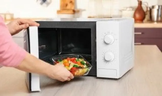 一次性饭盒可以微波炉加热吗（一次性饭盒可用微波炉加热吗）