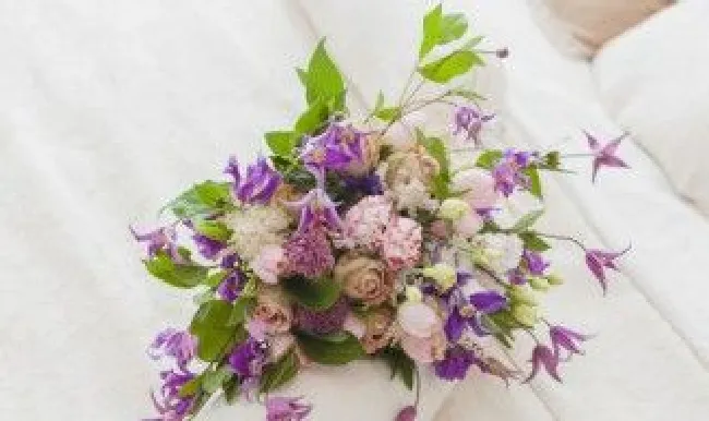 买回家的鲜花怎么醒花（可以直接用自来水醒花吗）