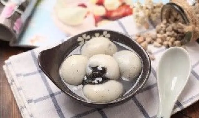 黑芝麻汤圆和什么相克（黑芝麻汤圆和什么相克不能吃）