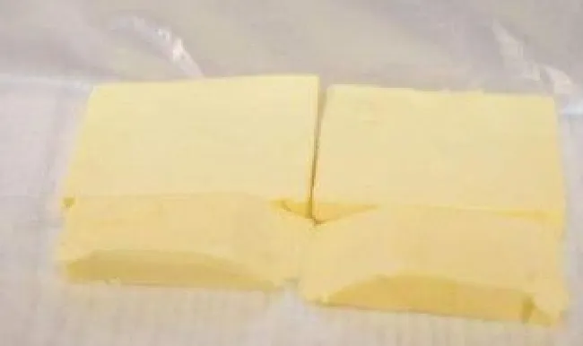 黄油过期了但是一直在冰箱里还可以用吗 黄油过期了但是一直在冰箱里还可不可以用