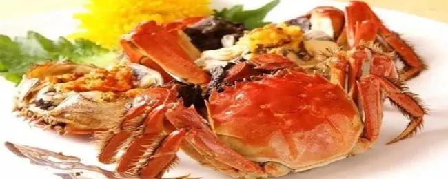螃蟹爱吃什么食物有哪些（小螃蟹爱吃什么食物有哪些）