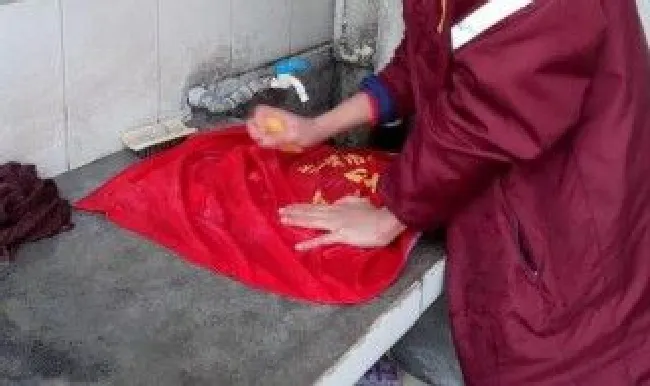 红色衣服洗涤方法 如何洗红色衣服才不掉色
