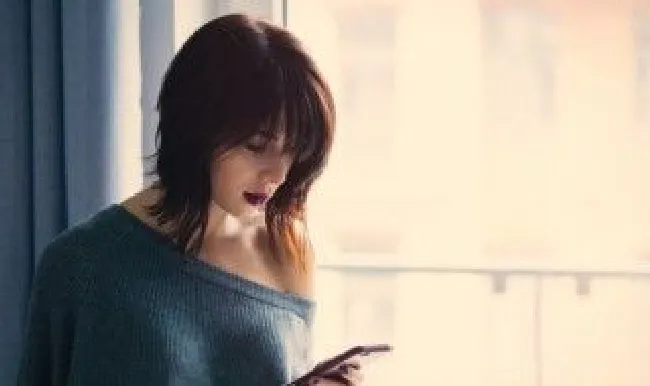 隔着屏幕哄男生的方法 隔着屏幕哄男生的句子