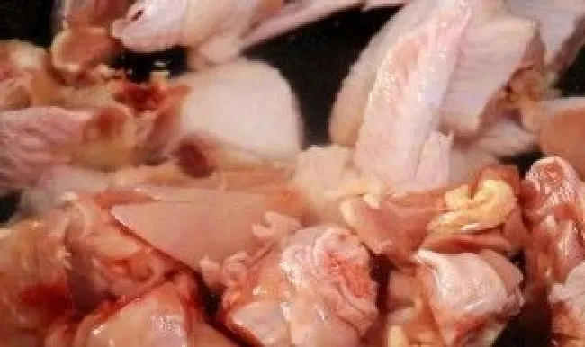 鸡肉不焯水怎么去血水（鸡肉不焯水怎么去血水窍门）