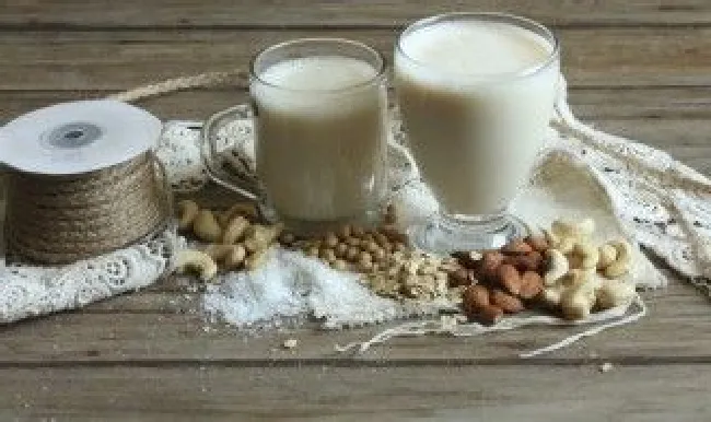 鲜牛奶成豆花状了能喝吗 鲜牛奶成豆花状了能喝吗