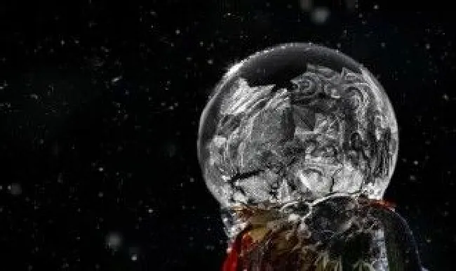 红色水晶球放神台顶可以吗 水晶球可以摆放在家中神台吗?