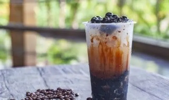 珍珠奶茶的珍珠是用什么做的（奶茶里面的珍珠怎么做）