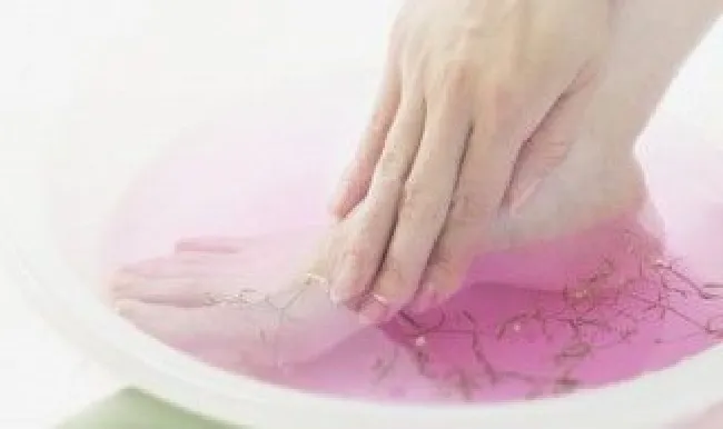 夏季泡脚水温多少度合适 夏季泡脚水温多少度合适女性