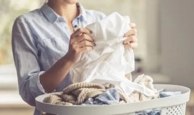 白衣服整体染红了怎么去掉 白色衣服整体染红了怎么办