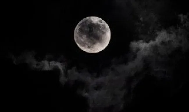上弦月和下弦月的差别（上弦月和下弦月是怎么回事）