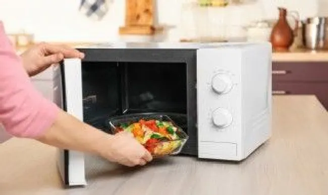 微波炉热饭可以放铁器 微波炉可以用铁饭盒加热吗