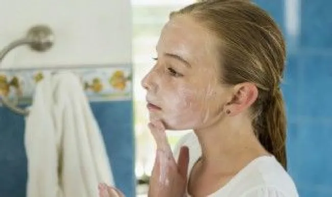 水乳液精华液霜的使用顺序是（水 乳液 精华液 霜的使用顺序是）