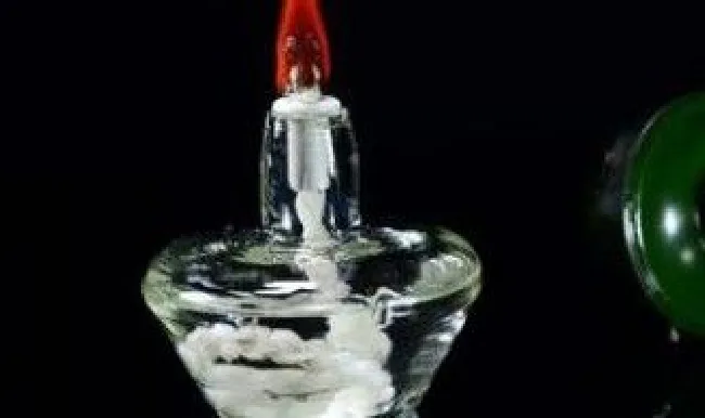 酒精灯的三个正确使用方法（酒精灯该如何使用）