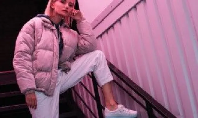 羽绒服水洗好还是干洗好（羽绒服水洗好还是干洗好一些）