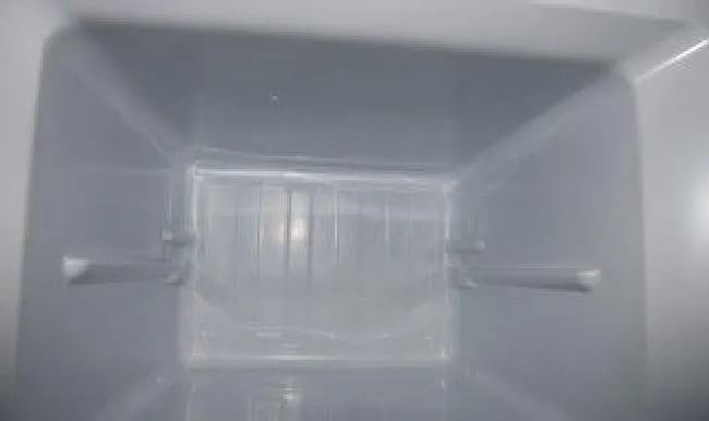 无霜冰箱底部有水流出（冰箱底下有一小滩水是）