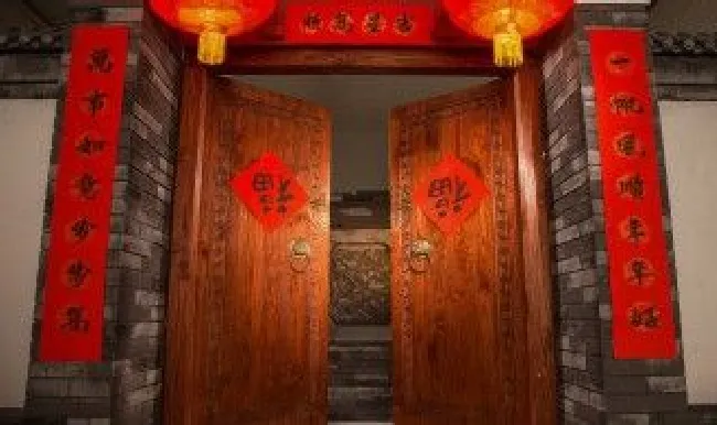 贴对联的左右顺序是怎样的（贴对联的左右顺序是怎样的图片）