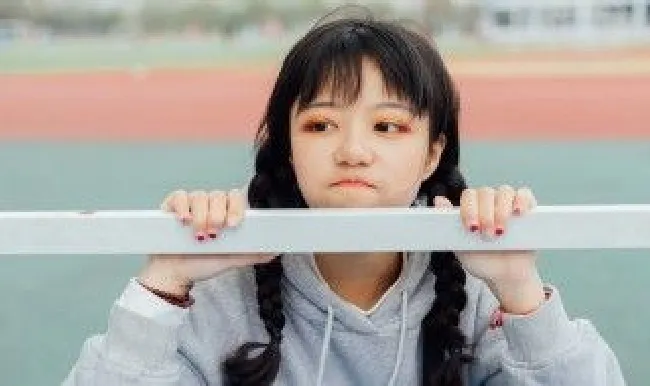 学生如何自己去黑头（学生党如何去黑头）