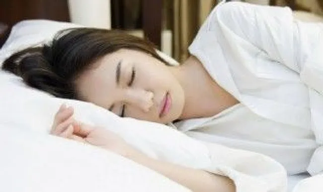 女人梦见捡钱预示着什么（女人梦见捡到百元大钞）