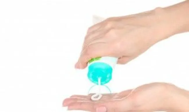 隔离紫色还是绿色显白 隔离绿色紫色肤色都适合什么肤色