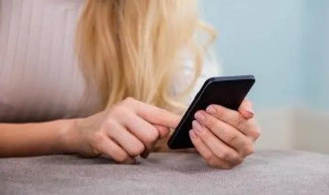 如何清洗发黄的手机壳 如何清洗发黄的手机壳子
