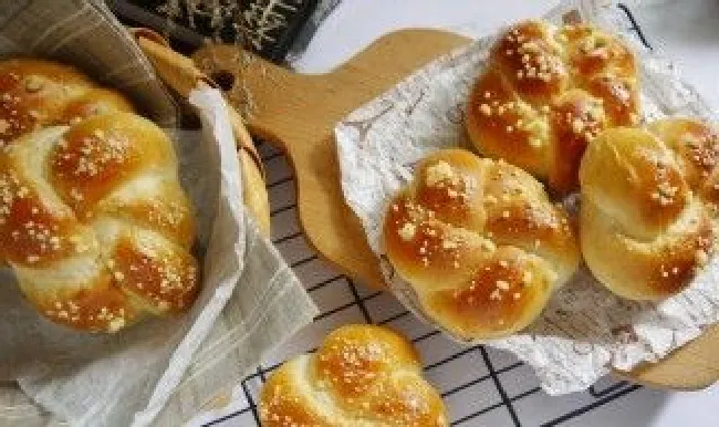 乳酪花环面包的做法 制作奶酪面包