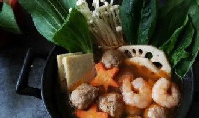 丸子蔬菜锅如何做（蔬菜火锅丸子制作方法）