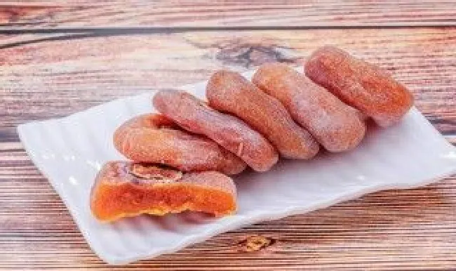 柿饼的功效与禁忌（柿饼的功效与禁忌有哪些）