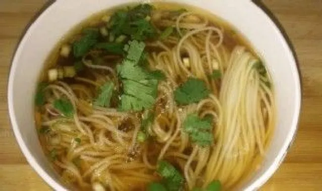 家常煮面条怎么做（家常煮面条的做法最简单）
