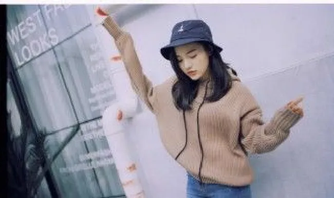 皮肤暗黄的人适合什么颜色的帽子（皮肤黄的人适合穿什么颜色的帽子）
