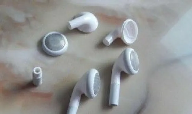 苹果耳机进水了怎么办（苹果耳机进水后有杂音滋滋怎么办）