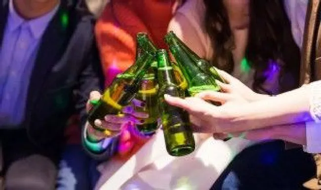 喝酒唱歌发朋友圈的句子 喝酒唱歌发朋友圈的句子有哪些